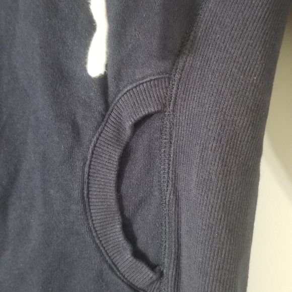 Penn State PSU Hoodie. Lace Embroidered Logo on Back & Paw Print Sleeve. Size M. - Picture 3 of 9